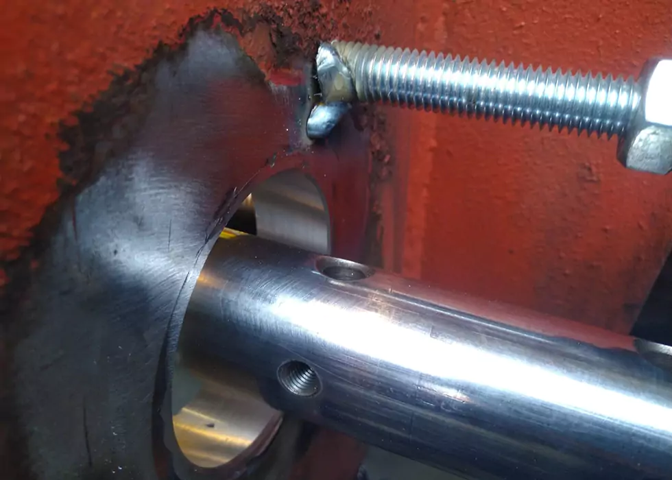 Große Bohrung eines Metallgegenstandes